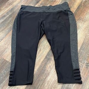 Xersion black & charcoal gray capri with cutout, excellent used condition.